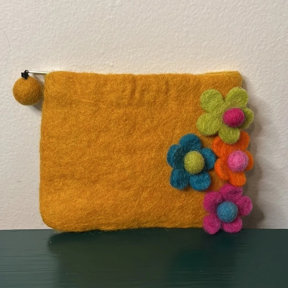 Retro 100% Wool Flower Power Mustard Yellow Vintage 1970s Coin Purse Wallet - Picture 1 of 7